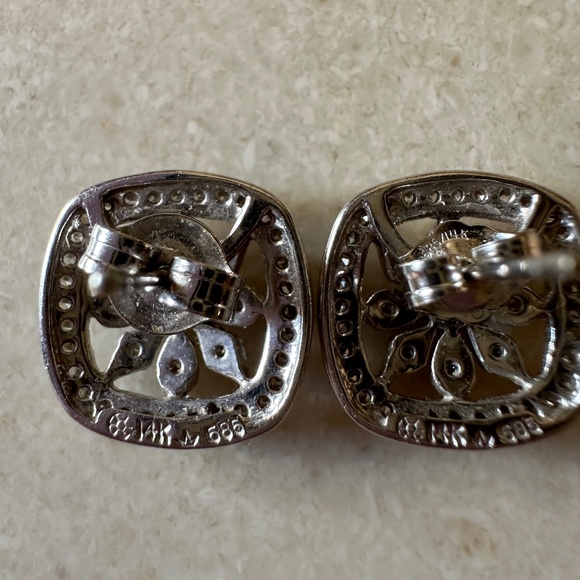 Diamond Floral Style earrings with matching pendant necklace - Picture 4 of 8